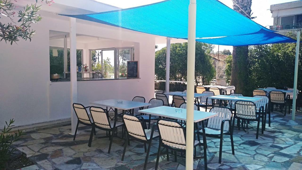 Nireus Hotel Néa Mákri Екстериор снимка